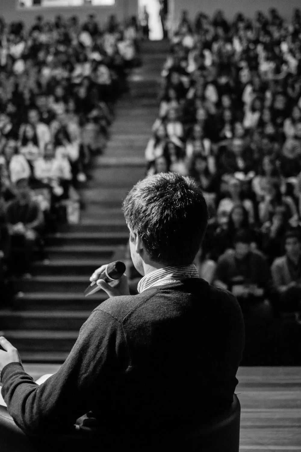 A speaker addressing a packed auditorium at a Solana builders event